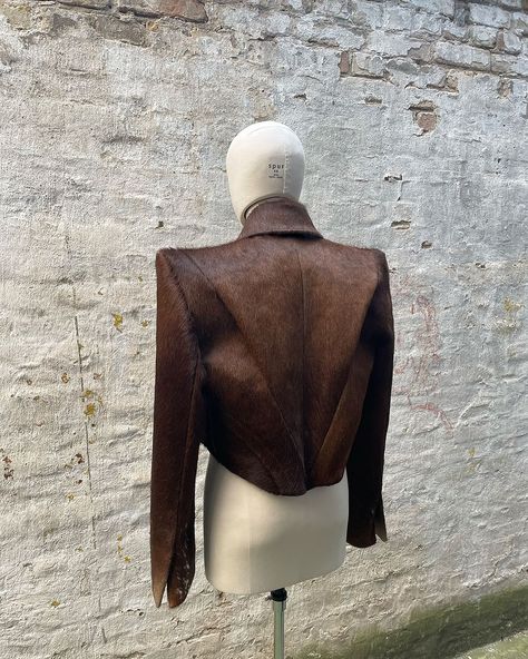 Cowhide blazer by @unvainstudios . . www.unvainstudios.de . . #moonbeamexhibitions #blazer #fashion #fashiondesign #modernart #art #design Sarah Levy, Racing Harness, Runway Fashion Couture, Conceptual Fashion, Fashion Inspiration Design, Fashion Design Sketches, Student Fashion, Blazer Fashion, Dark Fashion