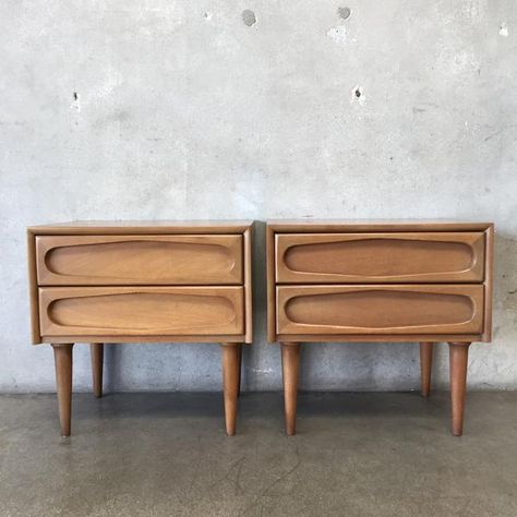 Pair of Mid Century Modern Walnut Nightstands by American of Martinsville Mid Century Nightstand Lamp, Mid Century Nightstand Decor, Midcentury Modern Bedside Table, Diy Mid Century Bedside Table, Mid Century Nightstands, Mid Century Modern Bed Side Table, Mcm Boho Nightstand, Mid Century Modern Bedside Tables, Nightstand Flip Mid Century