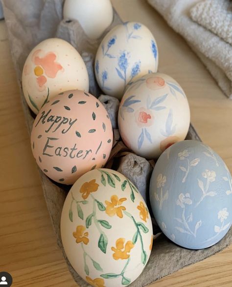 Easter Egg Simple Design, Easter Egg Painting Ideas Simple, Painting Eggs Ideas, Egg Ester, Heirloom Eggs, Easter Egg Painting Ideas, Simple Easter Egg Designs, Simple Easter Eggs, Easter Egg Decorating Ideas