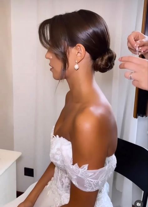 Easy Cute Bun, Brunette Bridal Hair, Low Bun Bridal Hair, Low Bun Wedding Hair, Bridesmaid Hair Inspo, Wedding Hair Front, Bridal Hair Up, Cute Bun, Wedding Hair Brunette