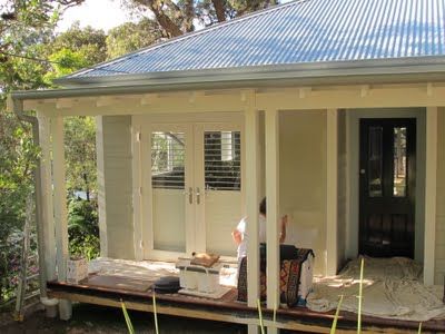 Dulux Oyster Linen for the weatherboards and Aspen Snow for the trims Beach Shack Exterior, Painting Bricks, Aspen Snow, Cottage House Exterior, Californian Bungalow, Paint House, Weatherboard House, Exterior Houses, House Colours