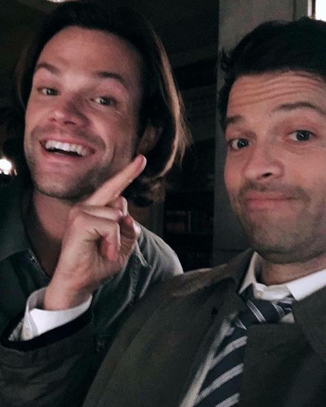 Supernatural Actors, Castiel Supernatural, Bobby Singer, Jensen And Misha, Supernatural Pictures, Mark Sheppard, Winchester Supernatural, Supernatural Memes, Jared And Jensen