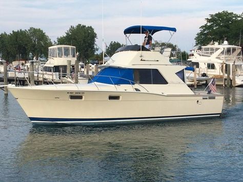 Offshore Fishing Boats, Chris Craft Boats, Offshore Fishing, Chris Craft, Classic Yachts, Cool Boats, Classic Boats, Power Boats, Boats For Sale