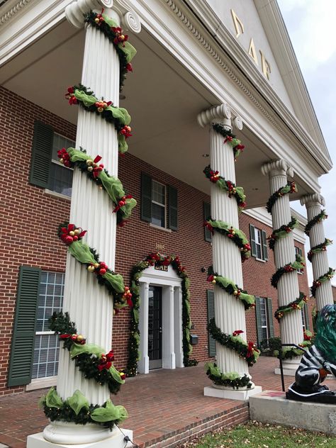 Traditional Garland wrapped columns by Roger Spruill -Hob Nob Decor. Garland Wrapped Columns, Christmas Column Decor, Christmas Columns, Wrapped Columns, Christmas Porch Ideas, Porch Decoration Ideas, Exterior Christmas Lights, Outdoor Columns, Outdoor Garland