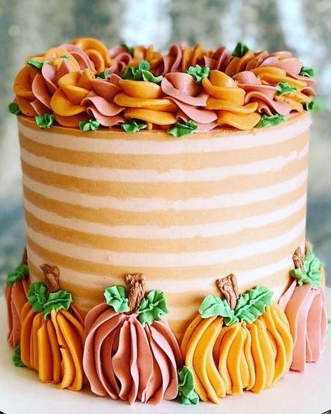 Thanksgiving Cakes Decorating, Pumpkin Buttercream, Wilton Tips, Thanksgiving Cakes, Pumpkin Desserts, Wilton Cake Decorating, Fall Cakes, Cake Decorating Designs, Halloween Desserts