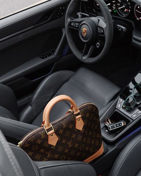 ALMA PM Louis Vuitton preowned handbag in a porsche car. Lv Alma, Louis Vuitton Alma Pm, Luxury Bags Collection, Alma Pm, Louis Vuitton Speedy 30, What In My Bag, Luxury Purses, Girly Accessories, Pretty Bags