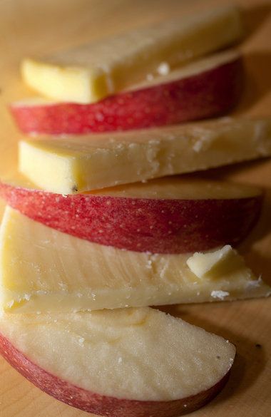 Apple Pairings, Apple And Cheese, Diy Cheese, Apple Snacks, Gala Apples, Cheese Pairings, Apples And Cheese, Cheese Snacks, Charcuterie And Cheese Board