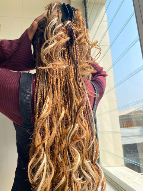 Blonde And Copper Braids, Brown And Blonde Goddess Braids, Ginger Blonde Braids, Blonde Highlights Braids, Ginger And Blonde Box Braids, Copper And Blonde Braids, Blonde And Brown Braids, Ginger And Blonde Braids, Ginger French Curl Braids