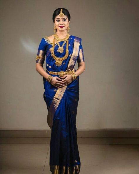 South Indian Bride Blue Saree, Blue Silk Saree Look Traditional, Blue Wedding Saree Bridal Kerala, Dark Blue Silk Saree, Blue Bridal Saree, Cousin Wedding, Kerala Jewellery, Engagement Event, Green Blouse Designs