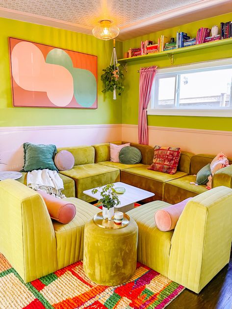 Dani Dazey aka Dazey Den: designer spotlight - homey homies blog Dopamine Design Ideas, Dopamine Home Decor, Funky Apartment Aesthetic, Dopamine Office, Bizarre Decor, Dazey Den, Dopamine Design, Funky Living Rooms, Monochromatic Room