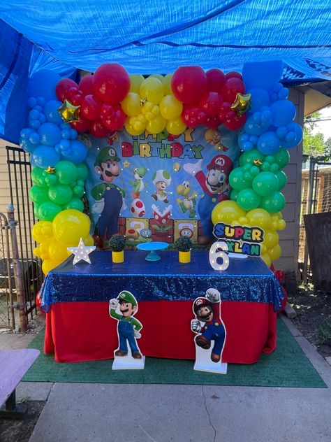 De oracion de globos mario bros Mario Bros Balloon Decor, Mario Balloons, Bro Birthday, Super Mario Bro, Super Mario Bros Birthday Party, Mario Bros Birthday, Super Mario And Luigi, Super Mario Birthday Party, Mario Birthday Party