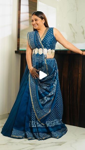 Saree Skirt Designs, Dresses Of Saree, Latest Saree Wearing Styles, Latest Saree Pattern, Diwali Look In Saree, Chaniya Choli Style Saree Draping, Diwali Saree Outfit, Gujrati Style Saree Drape, Saari Drape Style