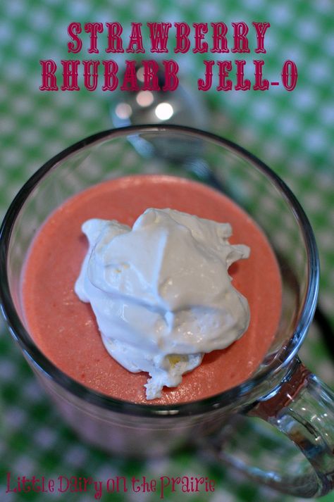 Strawberry Rhubarb Jell-o Parfait Rhubarb Jello, Grow Rhubarb, Jello Mold Recipes, Rhubarb Desserts, Gelatin Recipes, Strawberry Jello, Jello Salad, Pepper Jelly, Jello Recipes