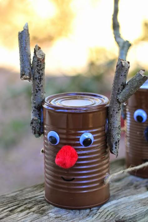 Tin Can Reindeer Tin Can Reindeer, Tin Can Crafts Diy Upcycle, Christmas Tin Can Crafts Ideas, Reindeer Crafts, Diy Schneemann, Diy Snowman Ornaments, Christmas Decorations For Kids, Tin Can Crafts, Diy Snowman