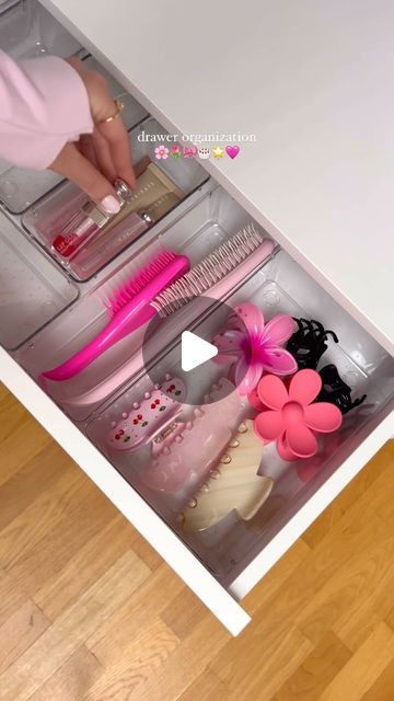 Eleonora on Instagram: "Organizing my vanity🌸🌷🎀🎂🩷 #drawerorganization #vanity #vanityorganization #resetroutine #reset #cleaning #cleangirlaesthetic" How To Organize Vanity, How To Organize Your Vanity, Organize My Vanity With Me, Vanity Organizer Ideas, Organize Vanity, My Vanity, Vanity Organization, How To Organize, April 11