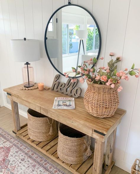 Roses in a Large Wicker Basket Spring Entryway Decor via @1111lightlane Spring Home Decor Ideas, وابي سابي, Vstupná Hala, Entryway Table Decor, 카페 인테리어 디자인, Hall Decor, Hem Design, Spring Home Decor, Hallway Decorating