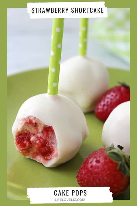 This Strawberry Shortcake Cake Pops Recipe results in the most amazing summery cake pops you have ever eaten. Perfect for a summer dessert! Cake Pop Recipe Easy, Strawberry Cake Pops, Cake Pops Recipe, Cake Ball Recipes, Nursing Cake, Shortcake Cake, Cake Pop Maker, Strawberry Shortcake Cake, Dessert Cakes