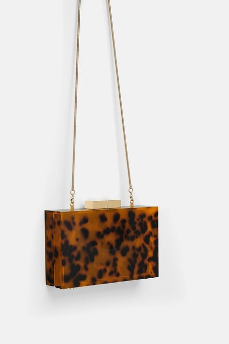 Zara Tortoiseshell Minaudiere Accessories Board, Shell Clutch, Summer Shopping, Bags Online Shopping, Zara Bags, Wicker Bags, Bag Trends, Clutch Bags, Zara Woman