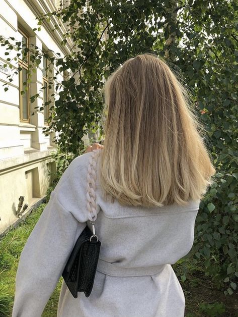 Light Brunette Hair, How To Be Productive, Kadeřnické Trendy, Honey Blonde Hair, Blonde Hair Inspiration, Cut Her Hair, Blonde Hair Looks, Hair Appointment, Be Productive