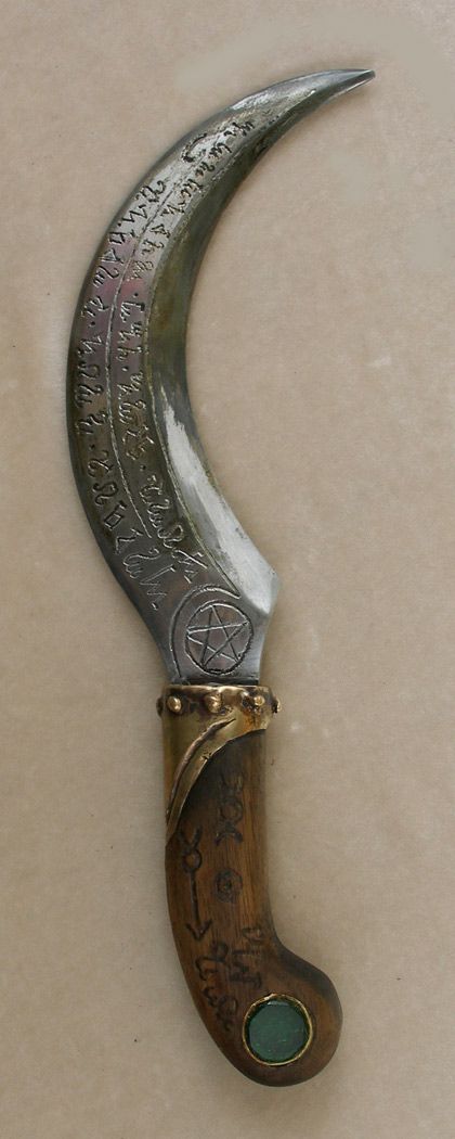 Boline Knife, Supernatural Knife, Curved Knife, Magic Tools, Old Knife, Arte Art Deco, Witches Of East End, Witch Tools, Nunchucks