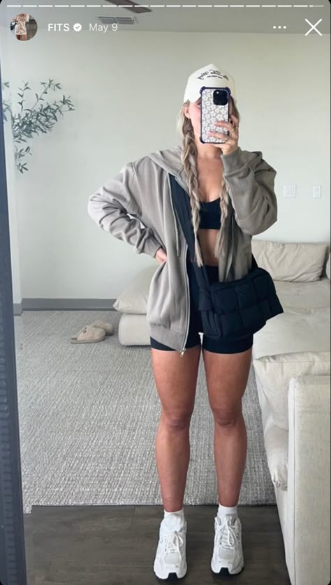 Cute Workout Outfits Summer, Gym Fits Aesthetic Women, Gym Flicks, Walk In The Park Outfit, Sydney Adams, Workout Clothes Summer, Lazy Summer Outfits, Walk Outfits, Summer Gym Outfit