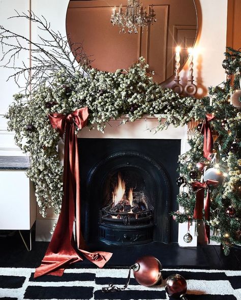 Glamorous Christmas, Rose Uniacke, La Fayette, Duplex Design, Nancy Meyers, Amber Interiors, Christmas Room, Paris Apartments, Island Getaway