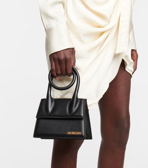 Jacquemus Le Chiquito Moyen, Le Chiquito Moyen, Jacquemus Le Chiquito, Black Leather Top, Womens Designer Bags, Famous Designers, Accessories Bags Purses, Leather Tote Bag, Leather Top