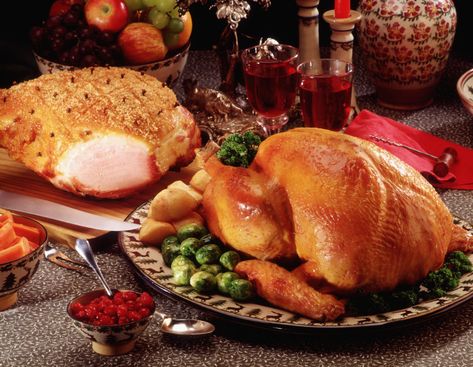 10 reasons why an Irish Christmas dinner beats a British one every time | The Irish Post Irish Christmas Dinner, What To Serve With Turkey, Ham Christmas Dinner, Ham Christmas, Ham Dinner Recipes, Christmas Dinner Sides, Christmas Dinner Recipes, Best Stuffing, Ham Dinner