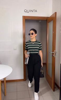 Office Outfits Women Jeans, Casual Office Outfits Women Jeans, Fashion Trends Spring 2023, Worst Fashion Trends, Casual Office Outfits Women, Casual Office Outfits, Office Outfits Women Casual, Outfits Con Jeans, Casual Work Outfits Women