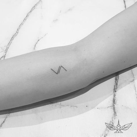 Clean and simple, but it'll still make people wonder. Tattoos For Women Small Meaningful, Unique Tattoos For Women, Small Tattoos For Women, Inspiration Tattoos, Small Girl Tattoos, Tattoos Geometric, Friendship Tattoos, Cute Tiny Tattoos, Tiny Tattoo