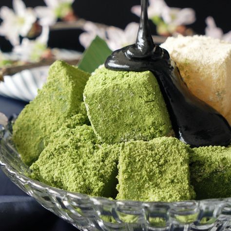 Warabi Mochi, Tastemade Japan, Mochi Recipe, Japanese Dinner, Sesame Sauce, Matcha Recipe, Japanese Dessert, Japan Food, Flan