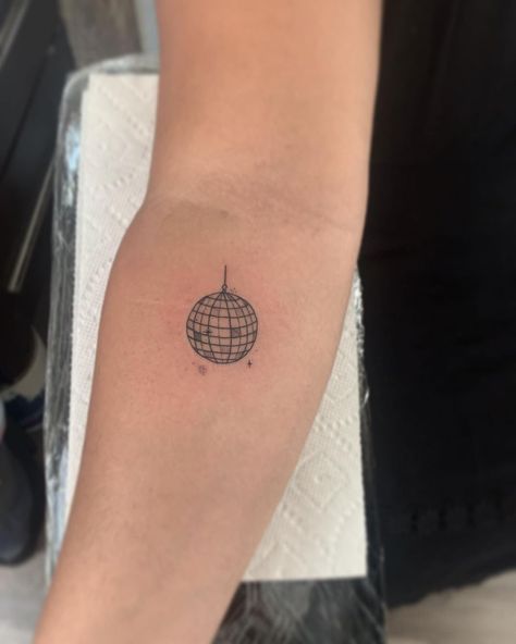 Renette Hammer on Instagram: “Fun fact. I used to live with this massive 5ft disco ball my first house in SF. Private sessions open. Just a few left for this month!!!” Fine Line Disco Ball Tattoo, Small Disco Ball Tattoo, Tiny Disco Ball Tattoo, Disco Ball Tattoo Simple, Fun Small Tattoos, Mirror Ball Tattoo, Rave Tattoo, Disco Tattoo, Mirrorball Tattoo