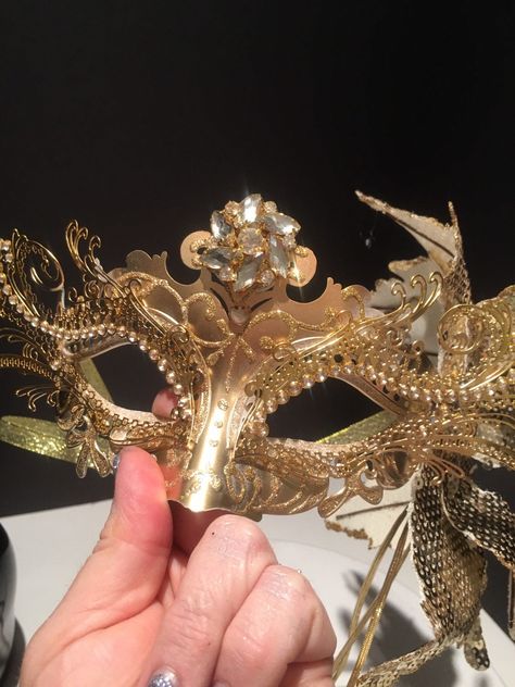 Luxury Gold Mask For Masquerade, Masquerade Ball Masks Gold, 1920 Masquerade Ball, Mask Party Decoration, Black And Gold Masquerade Dress, Masquerade Party Decorations Red, Enchanted Forest Masquerade, Masquerade Ball Aesthetic Dark, Masquarede Ball Aesthetic