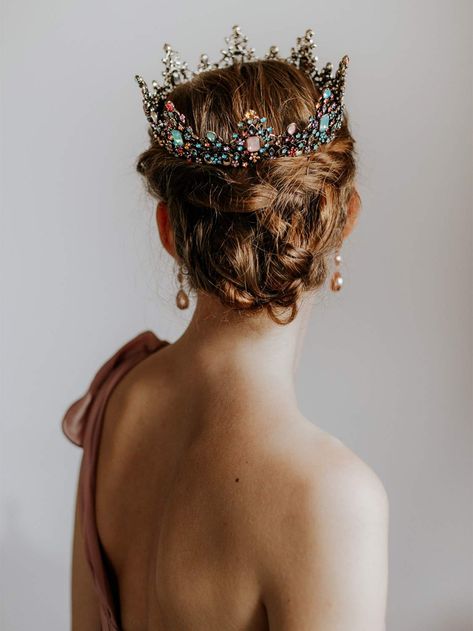 Long Bridal Hair, Medieval Hairstyles, Crown Aesthetic, Girls Tiara, Crown For Women, Queen Aesthetic, Party Hair Accessories, Rhinestone Crown, Queen Hair