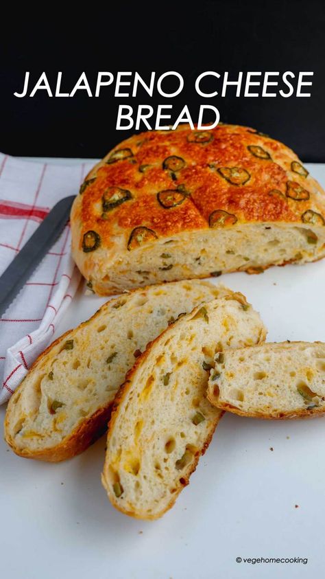 Jalapeno Cheese Bread / No-Knead Easy Jalapeno Cheese Bread Jalapeño Bread, Jalapeno Cheese Bread, Cheese Bread Recipe, Knead Bread Recipe, Jalapeno Cheese, Jalapeno Recipes, Bread Easy, Cheesy Bread, No Knead Bread