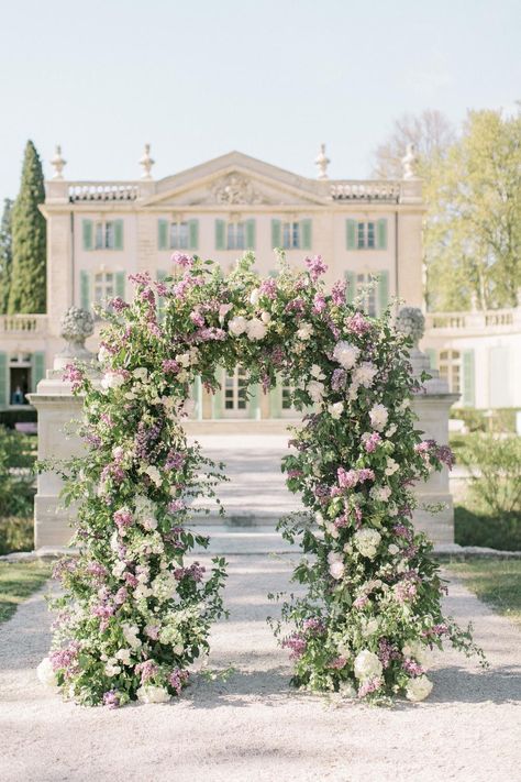 White Purple Flower Arrangement, Wedding Floral Ceremony, Purple Ceremony Arch, Lilac And White Wedding, Outdoor Ceremony Decorations, Wedding Flower Archway, Garden Wedding Arch, Arch Flowers Wedding, Aisle Decor Wedding