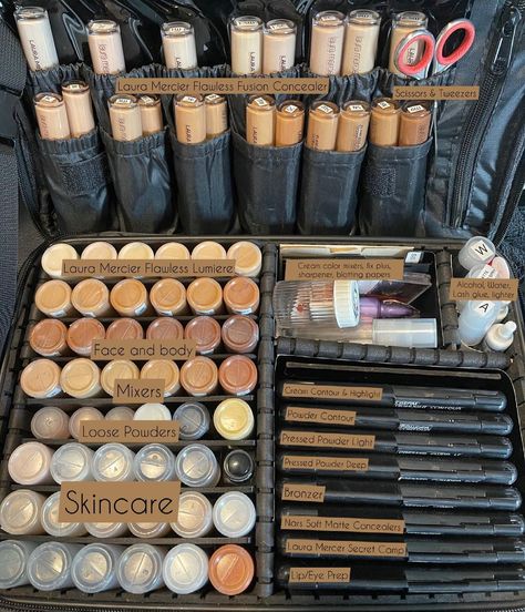 Makeup Artist Travel Kit, Mua Kit Organization, Pro Mua Kit, Pro Makeup Artist Kit, Professional Mua Kit, Beginner Makeup Artist Kit, Mua Kit Essentials, Makeup Artist Aesthetic Instagram, Make Up Kit Professional