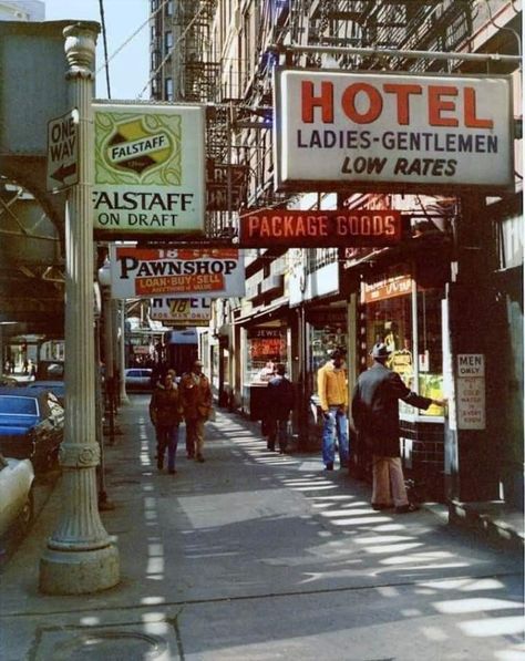 Van Buren Street downtown Chicago (1970’s?) Elwood Blues lived here. Chicago 80s, New York 80s, Elwood Blues, City Perspective, Retro Nyc, South Side Chicago, Chicago Basketball, Chicago Buildings, Chicago Pictures