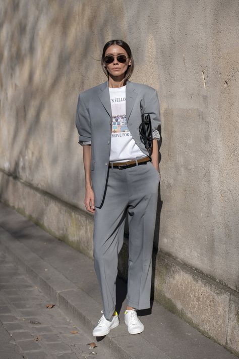 30 Outfit Ideas That'll Make You Wonder Why You Don't Wear an Oversize Blazer Every Day Suits And Sneakers, Oversize Blazer, Vogue Ukraine, Style Désinvolte Chic, 30 Outfits, Grey Suit, Popsugar Fashion, Suit Style, Casual Suit