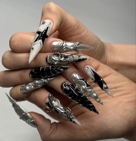 Cool Girl Nail, Sliver Nails, Nail Black, Long Stiletto Nails, Sharp Nails, Punk Nails, Gothic Nails, Goth Nails, Nails Today