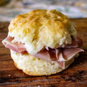 COUNTRY HAM AND BISCUITS - Eats by the Beach Ham And Biscuits, Country Ham Biscuits, Kentucky Derby Food, Derby Recipe, Ham Biscuits, Southern Biscuits, Country Ham, Man Cooking, Ham Sandwiches