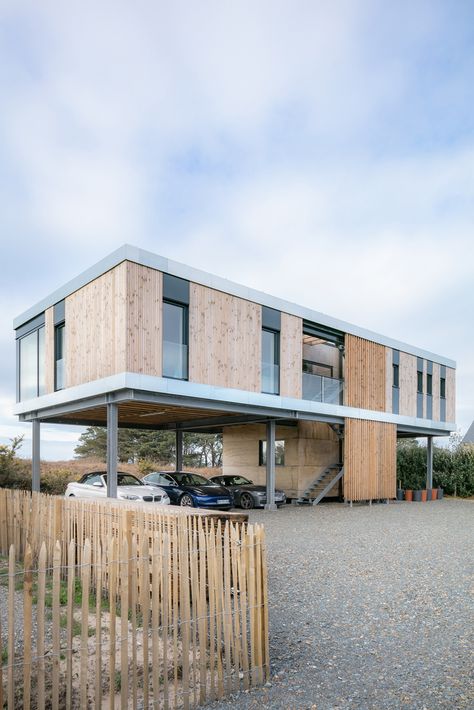 Gallery of Stilt House / B.HOUSSAIS Architecture - 3 Modern Beach House On Stilts, Stilt House Plans Modern, Modern House On Stilts, Stilt House Design, House On Poles, Modern Stilt House, Stilts House, Flood House, Beach House On Stilts