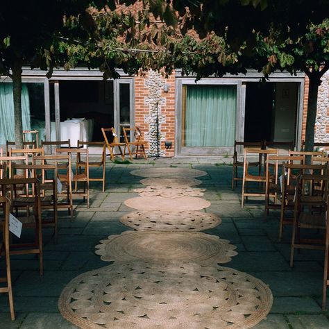 Isle Rugs Wedding, Rugs Isle Wedding, Jute Rug Aisle Runner Wedding, Rugs For Outdoor Wedding, Round Rug Wedding Ceremony, Rugs At Wedding Ceremony, Outdoor Wedding Rugs, Rugs Aisle Wedding, Rug For Wedding Ceremony