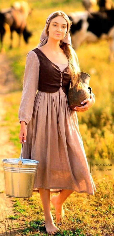 1600s Peasant Clothing, American Pioneers Aesthetic Outfit, Farm Women Outfits, Shepherdess Aesthetic, Peasant Girl Aesthetic, Medieval Peasant Woman, Farm Outfit Women, Peasant Dress Medieval, Servant Outfit