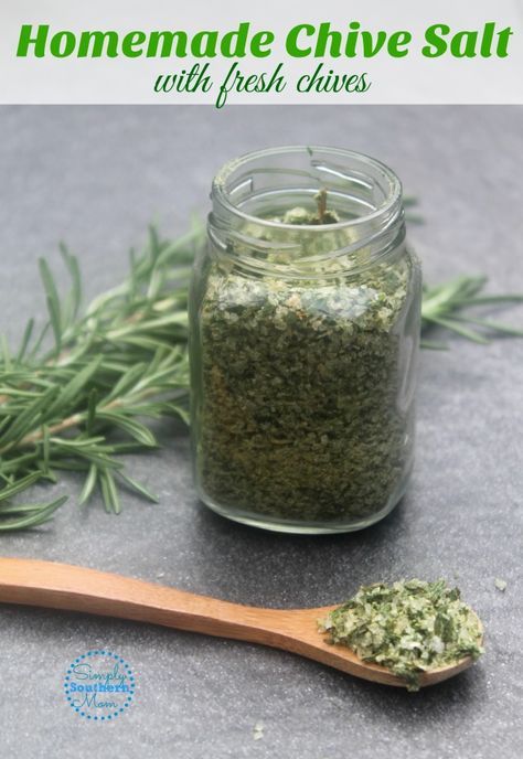 This easy homemade chive salt uses fresh chives from the garden. With only two ingredients you can whip up a batch quickly! It tastes so good on potato dishes! Chive Salt, Flavored Salts Recipes, Infused Salts, Herb Salt Recipe, Chive Butter, Herb Salt, Sea Salt Recipes, Oregano Salt, Salt Recipes