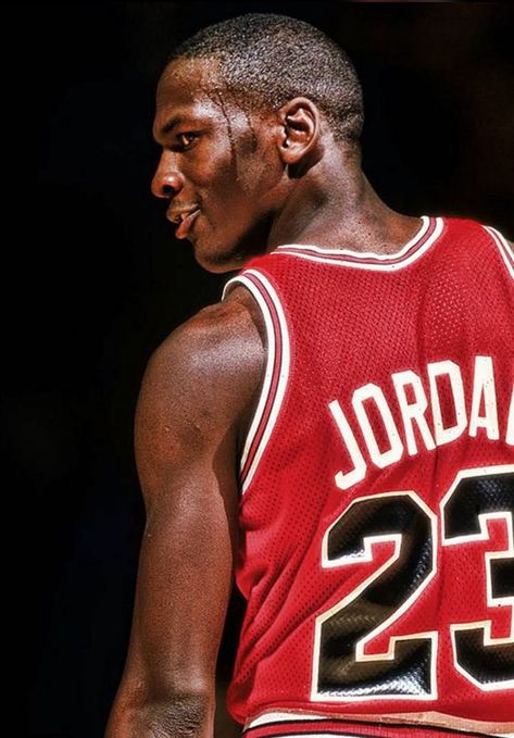 MICHAEL JORDAN Mighty Mike, Michael Jordan Art, Jordan Poster, Michael Jordan Photos, Jeffrey Jordan, Michael Jordan Pictures, Jordan Logo Wallpaper, Nba Basketball Art, Michael Jordan Basketball