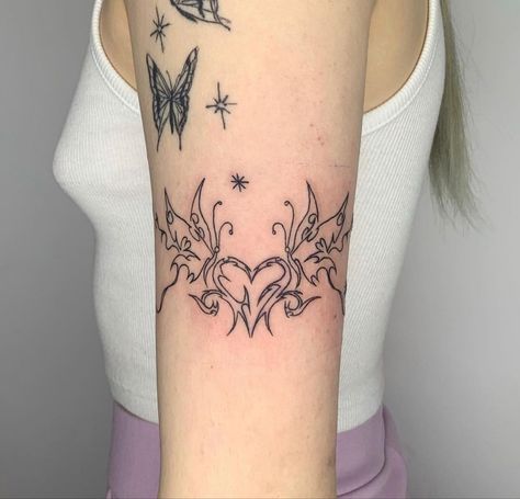 Tattoo Ideas For Female, Grunge Tattoo, Tattoo Ideas Small, 그림 낙서, Inspiration Tattoo, Tatuaje A Color, Stylist Tattoos, Tattoo Cover, Arm Tattoos For Women