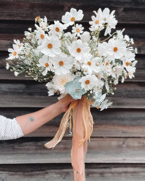 White Cosmos Bouquet, Cosmos Bridal Bouquet, Cosmos Wedding Bouquet, Daisy Bridesmaid Bouquet, Daisy Wedding Theme, Simple Bridesmaid Bouquets, White Daisy Bouquet, Daisy Bridal Bouquet, Daisy Flower Bouquet