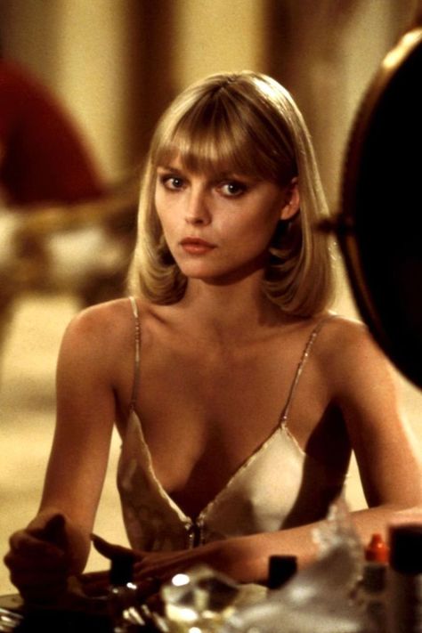 Elvira Hancock, <i> Scarface</i> Michelle Pfeiffer Scarface, Elvira Hancock, Female Movie Characters, Grease 2, Movie Character Costumes, Kostuum Halloween, Hair Evolution, Elvira Mistress Of The Dark, Woman Movie