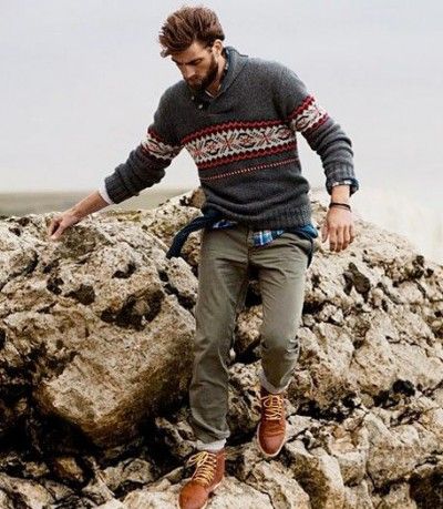 This autumn get ready for the upcoming season with a preview of fall inspired men’s fashion. Check out Famous Outfits' curated collection of fall outfits. Olive Chinos, Mens Fashion Rugged, Rugged Style, Neue Outfits, Sharp Dressed Man, Mens Winter Fashion, Mens Fall, 가을 패션, Men Looks